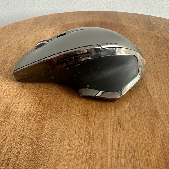 Verbatim Wireless Mouse Model: 98622 8-Button Deluxe Blue LED- No Battery Cover. - Picture 3 of 11